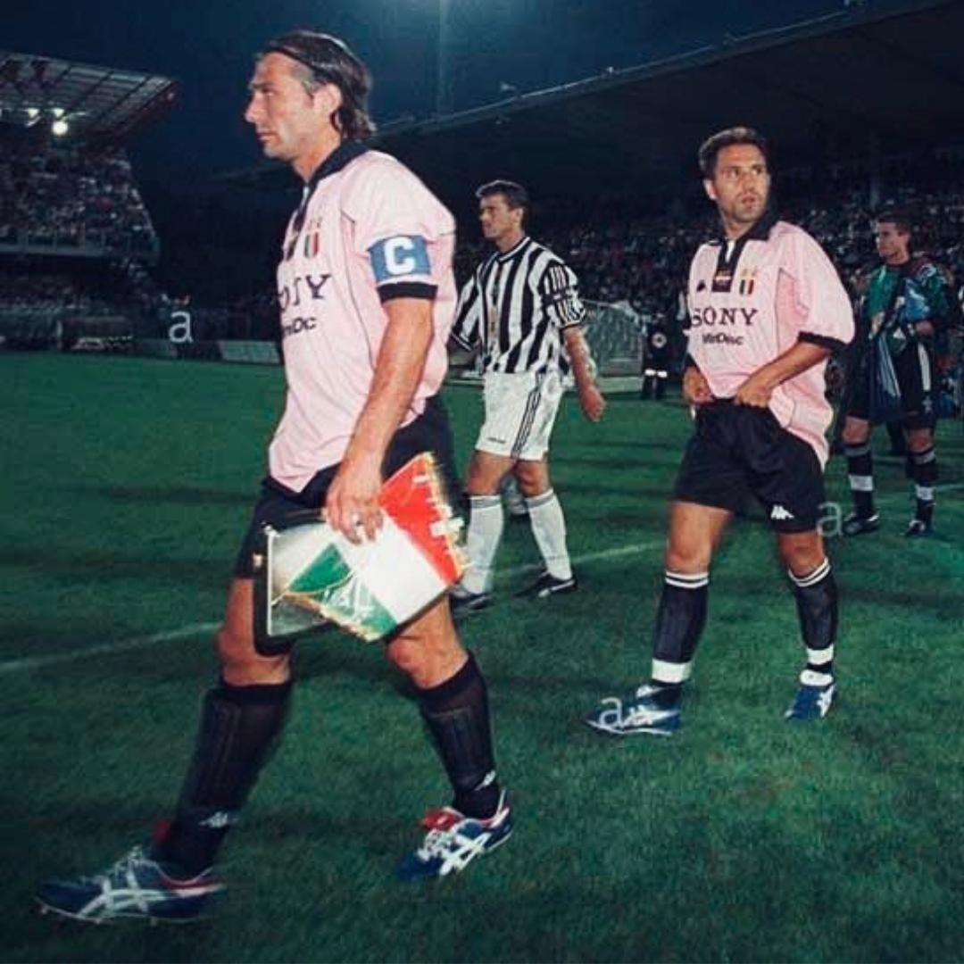 File:1973–74 Serie A - AC Milan v Juventus - Gianni Rivera and Giuseppe Furino.jpg - Wikimedia