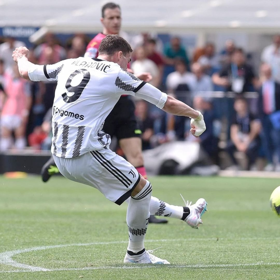 Scarpe gara Vlahovic Juventus Autografate con foto prova