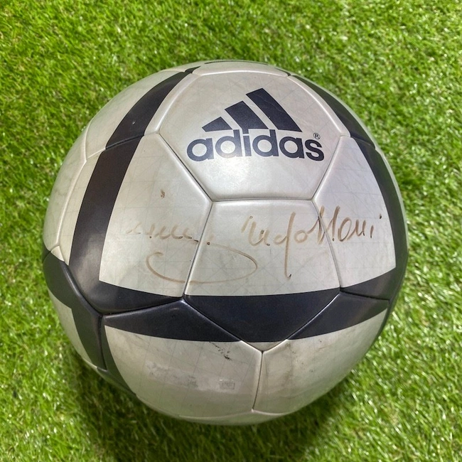 cover image of the auction item