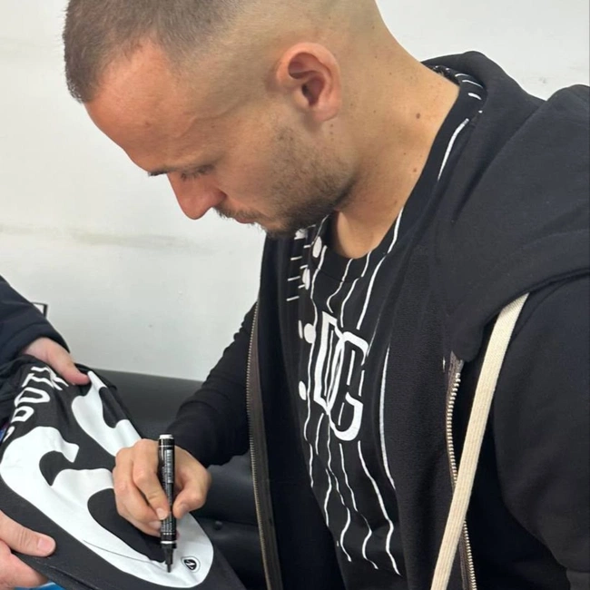 cover image of the auction item