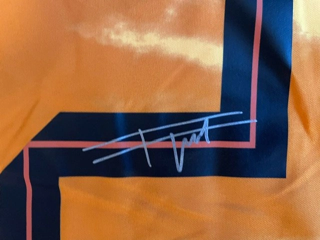 cover image of the auction item