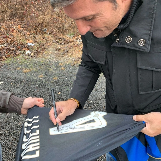 cover image of the auction item