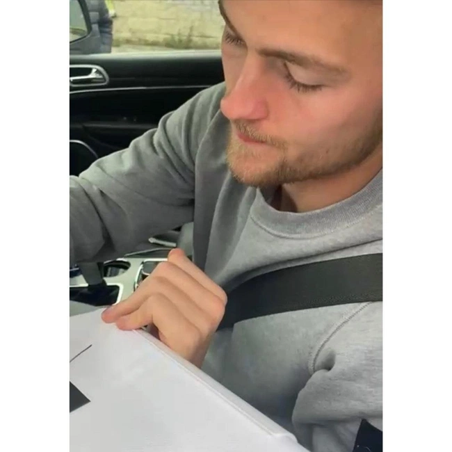 cover image of the auction item