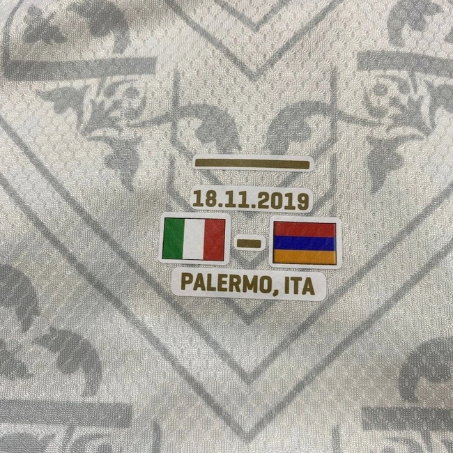 cover image of the auction item