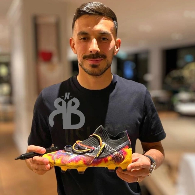 cover image of the auction item