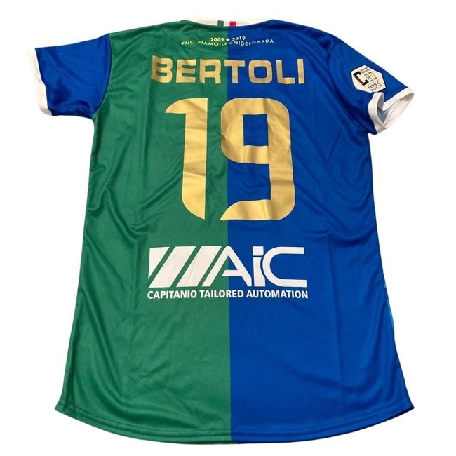 cover image of the auction item