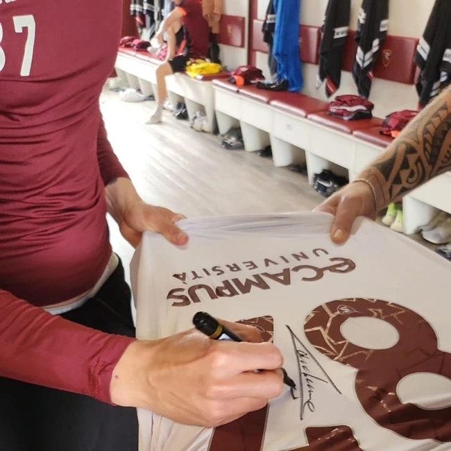 cover image of the auction item