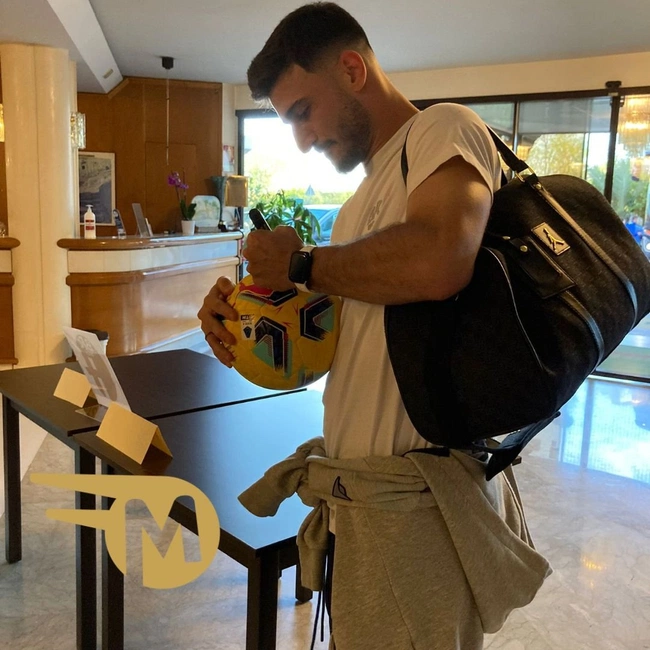 cover image of the auction item