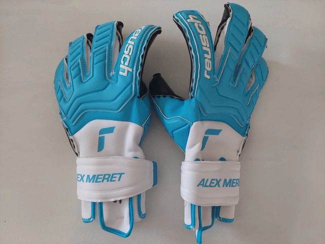 cover image of the auction item