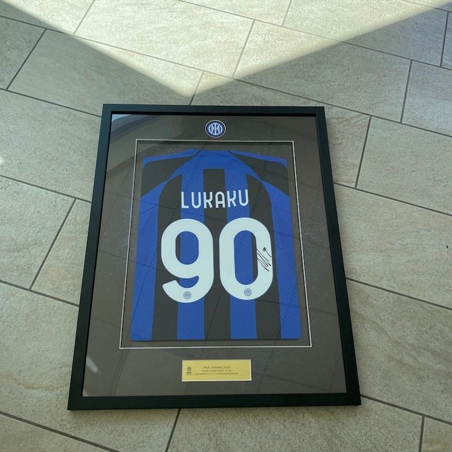 cover image of the auction item