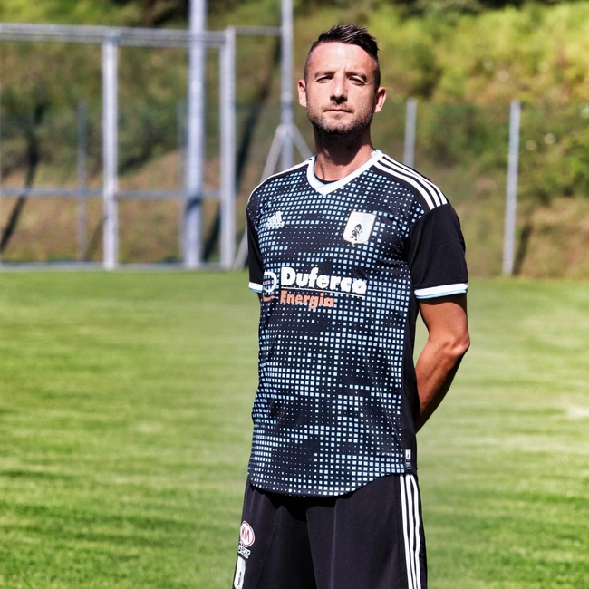 cover image of the auction item