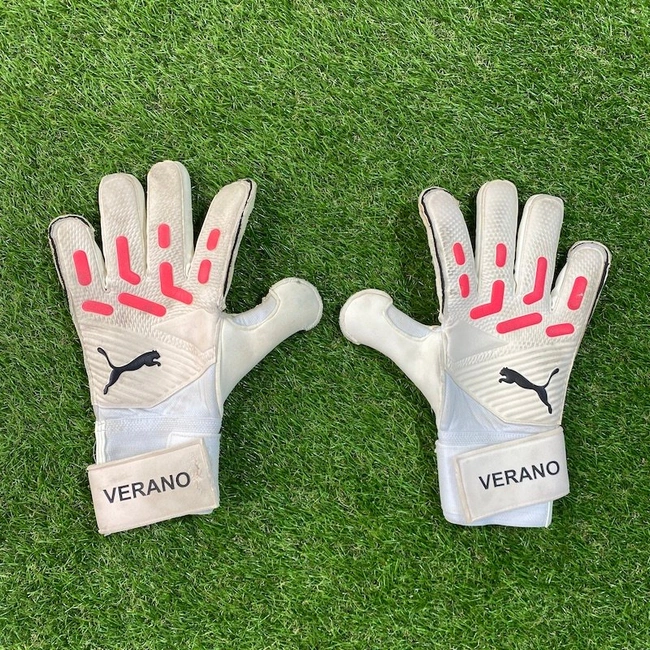 cover image of the auction item