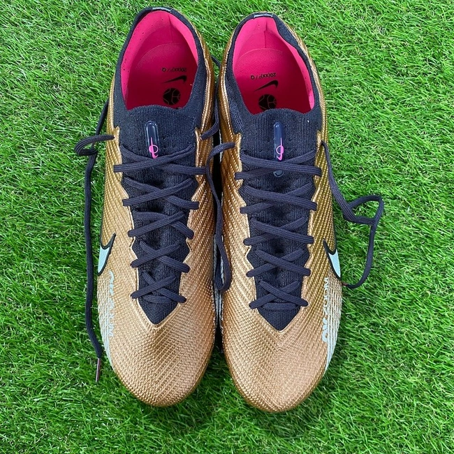 cover image of the auction item