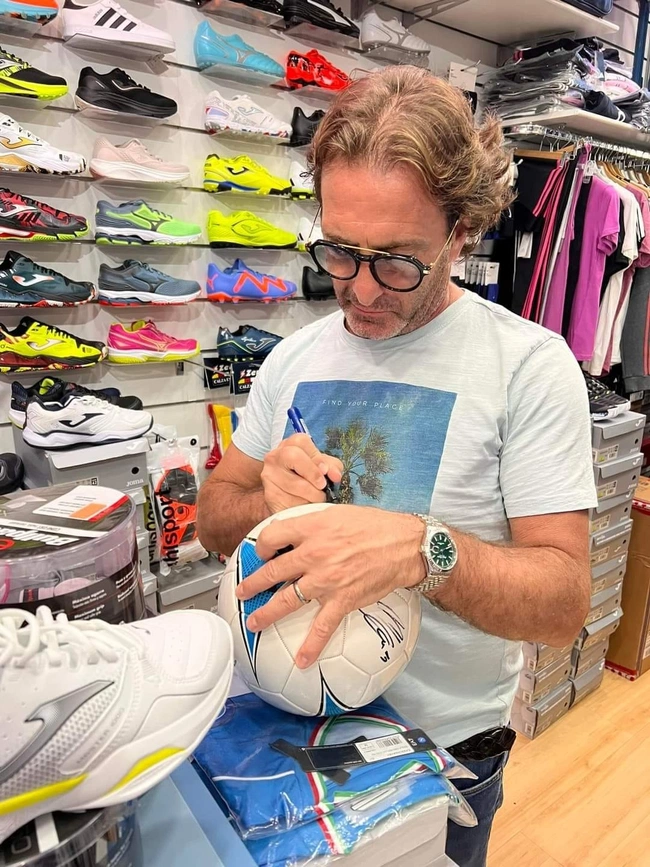 cover image of the auction item