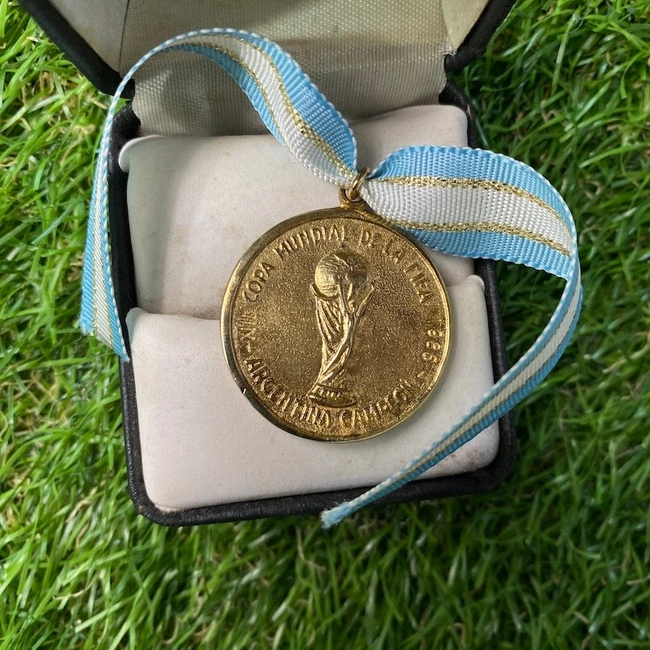 cover image of the auction item