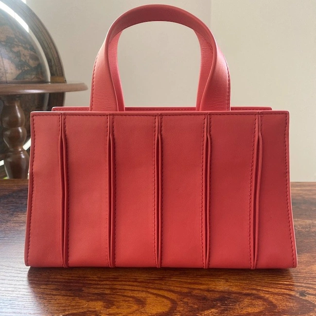 cover image of the auction item