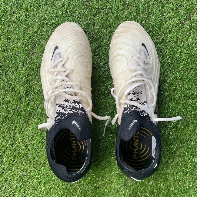 cover image of the auction item