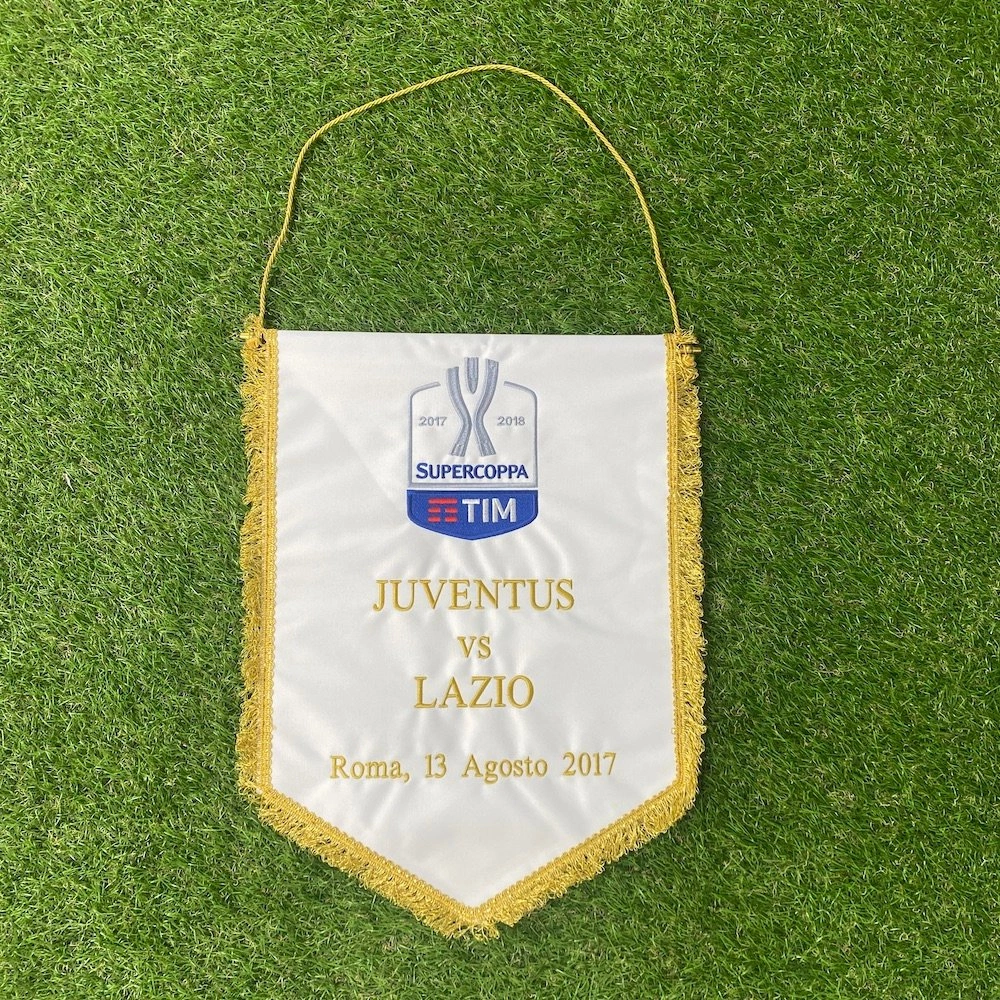 Juve, che festa: Chiellini alza la Supercoppa italiana