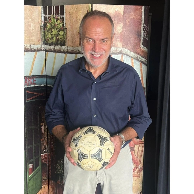 cover image of the auction item