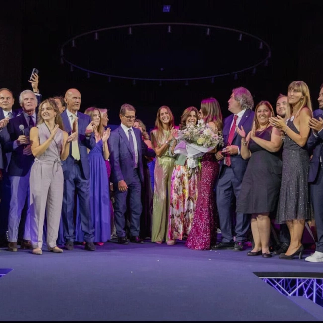 cover image of the auction item