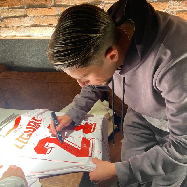 cover image of the auction item