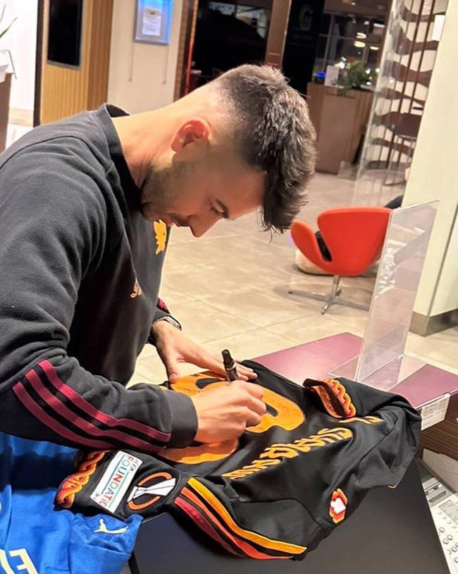 cover image of the auction item