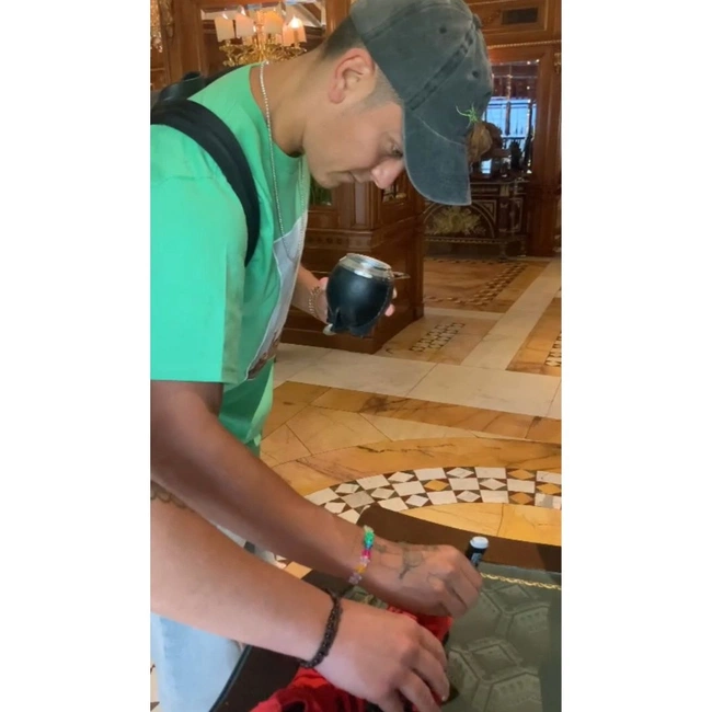 cover image of the auction item