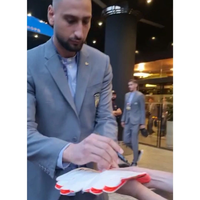 cover image of the auction item