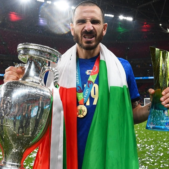 cover image of the auction item