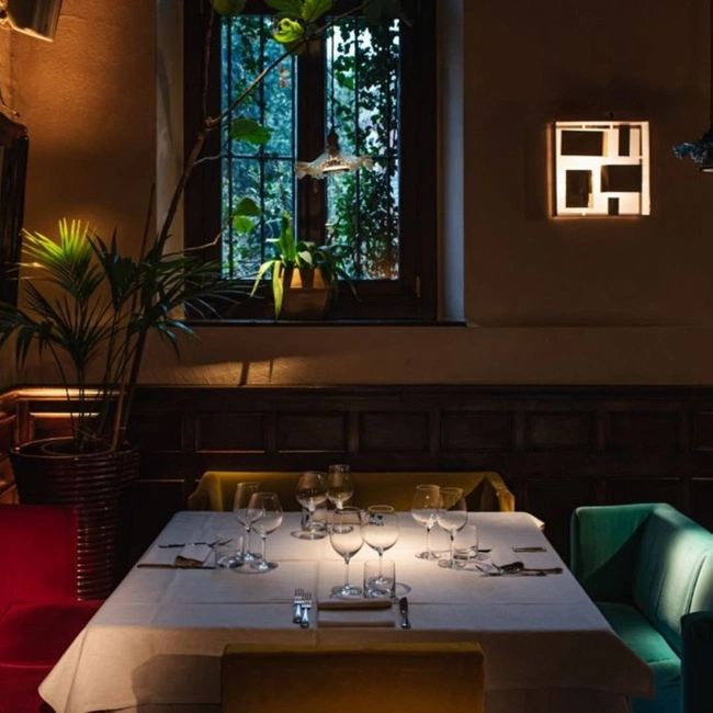 cover image of the auction item