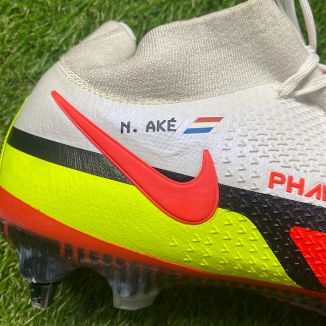 cover image of the auction item