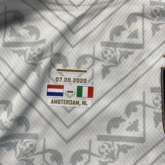 cover image of the auction item