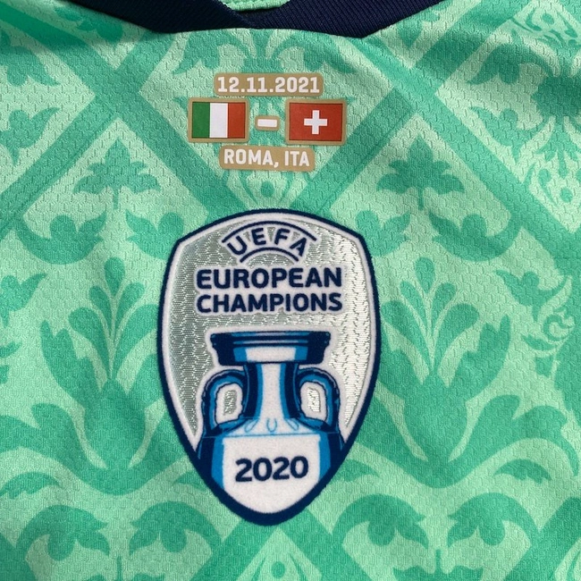 cover image of the auction item