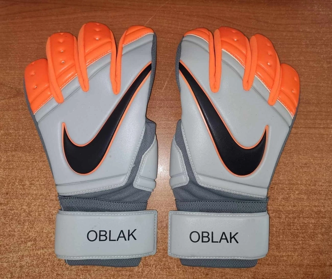 cover image of the auction item