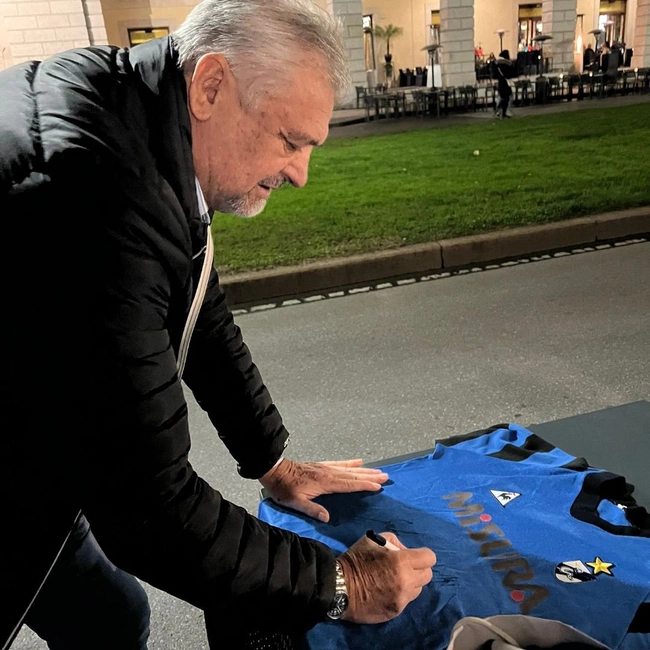 cover image of the auction item