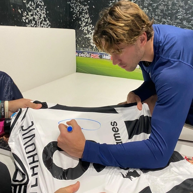 cover image of the auction item