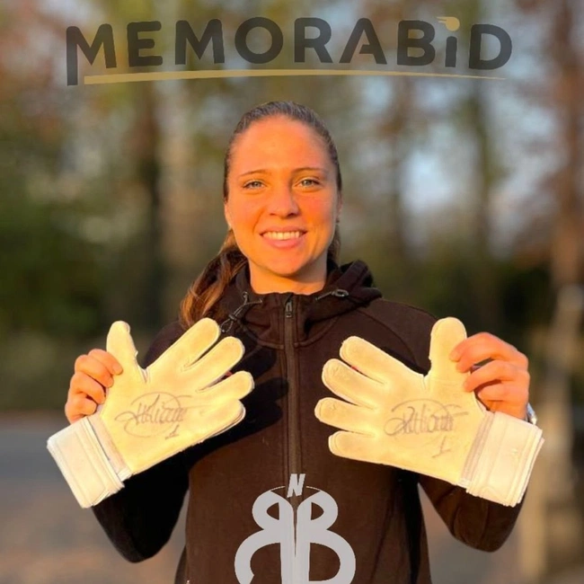 cover image of the auction item