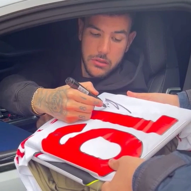 cover image of the auction item