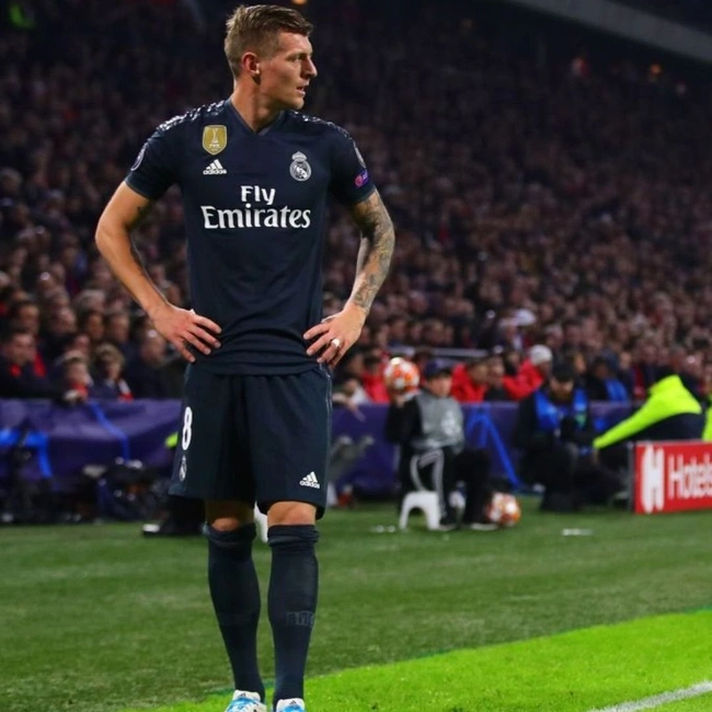 cover image of the auction item