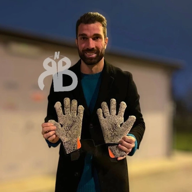 cover image of the auction item