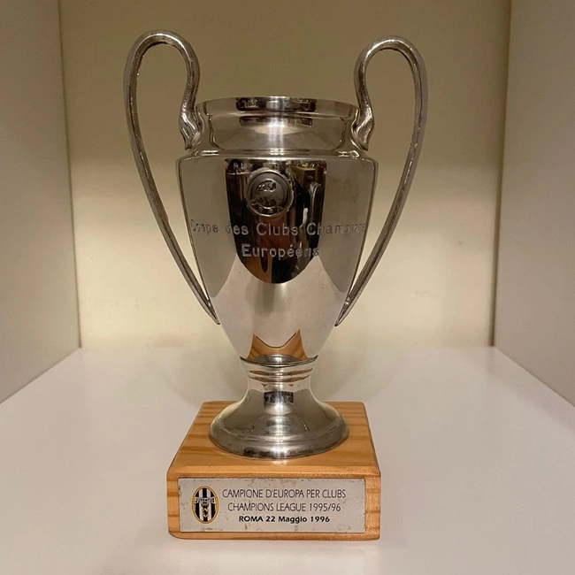 cover image of the auction item