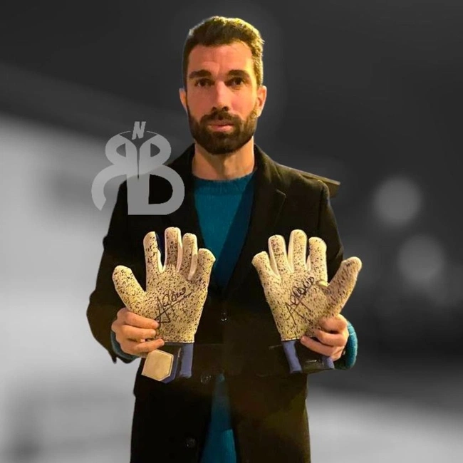 cover image of the auction item