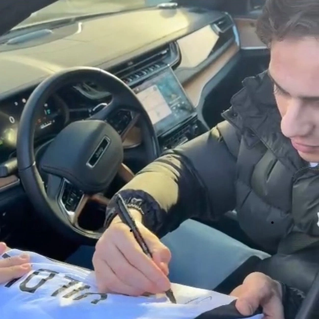 cover image of the auction item