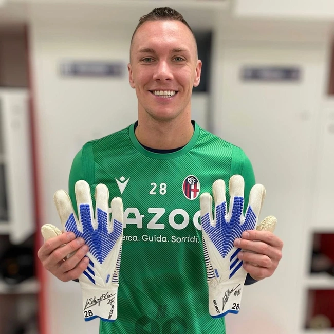 cover image of the auction item