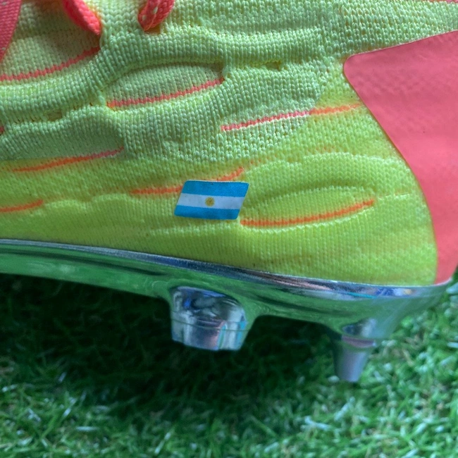 cover image of the auction item