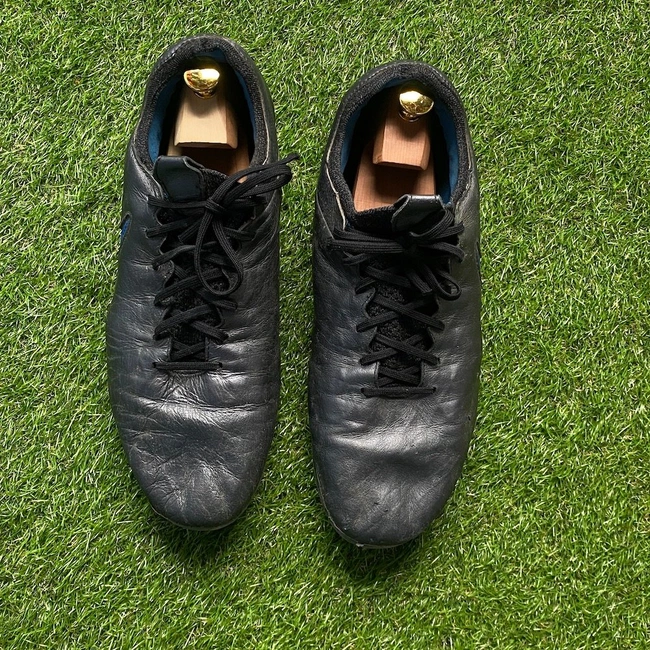 cover image of the auction item