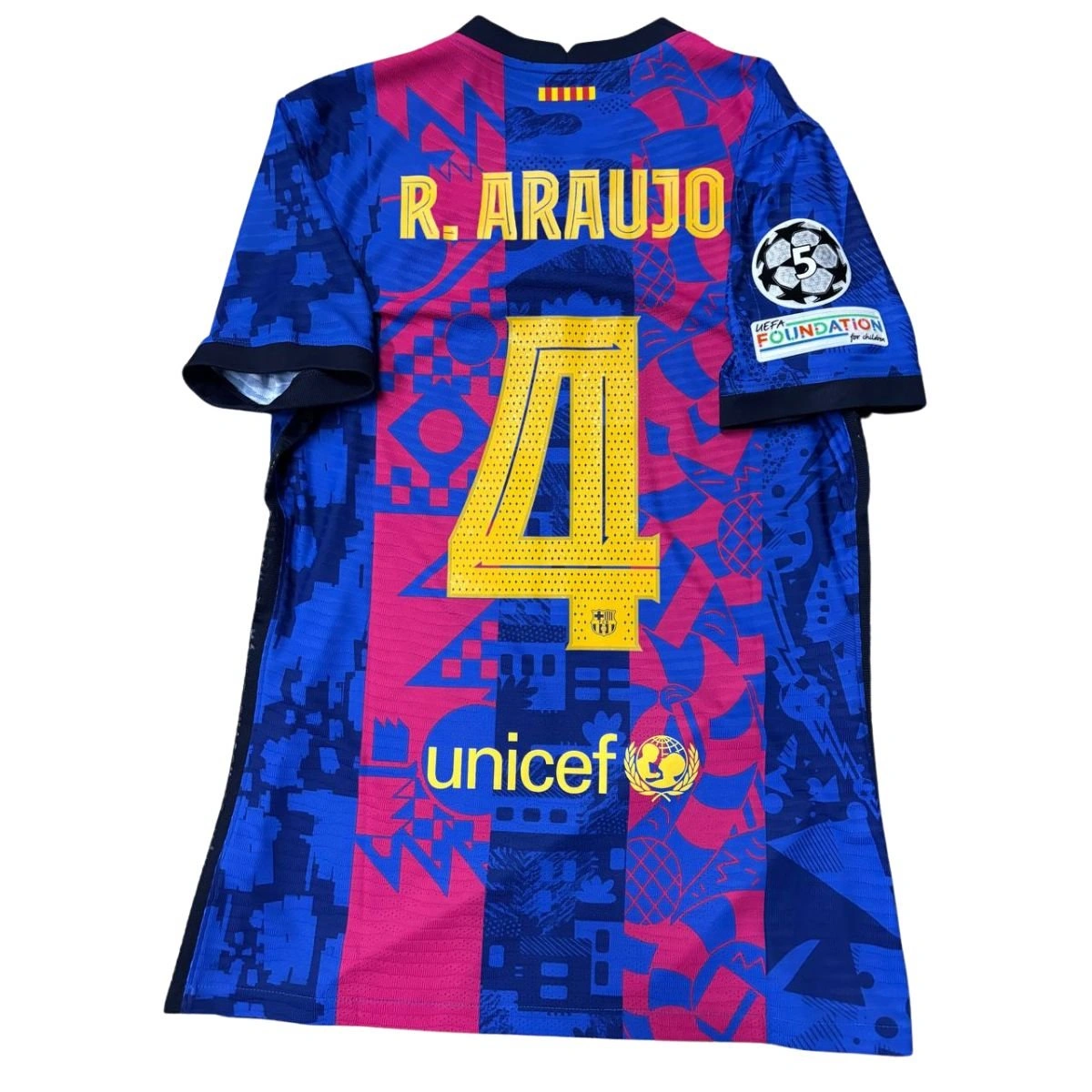 FC Barcelona R. Araujo レプリカユニフォーム Men's Authentic Nike R. Araujo Barcelona Home Jersey 25/26