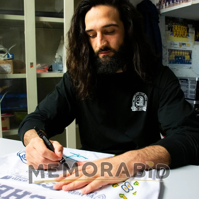 cover image of the auction item