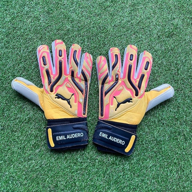 cover image of the auction item