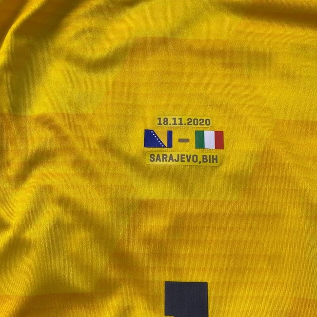 cover image of the auction item